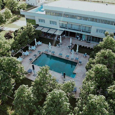 Hotel La Villa Gjakova Eksteriør bilde