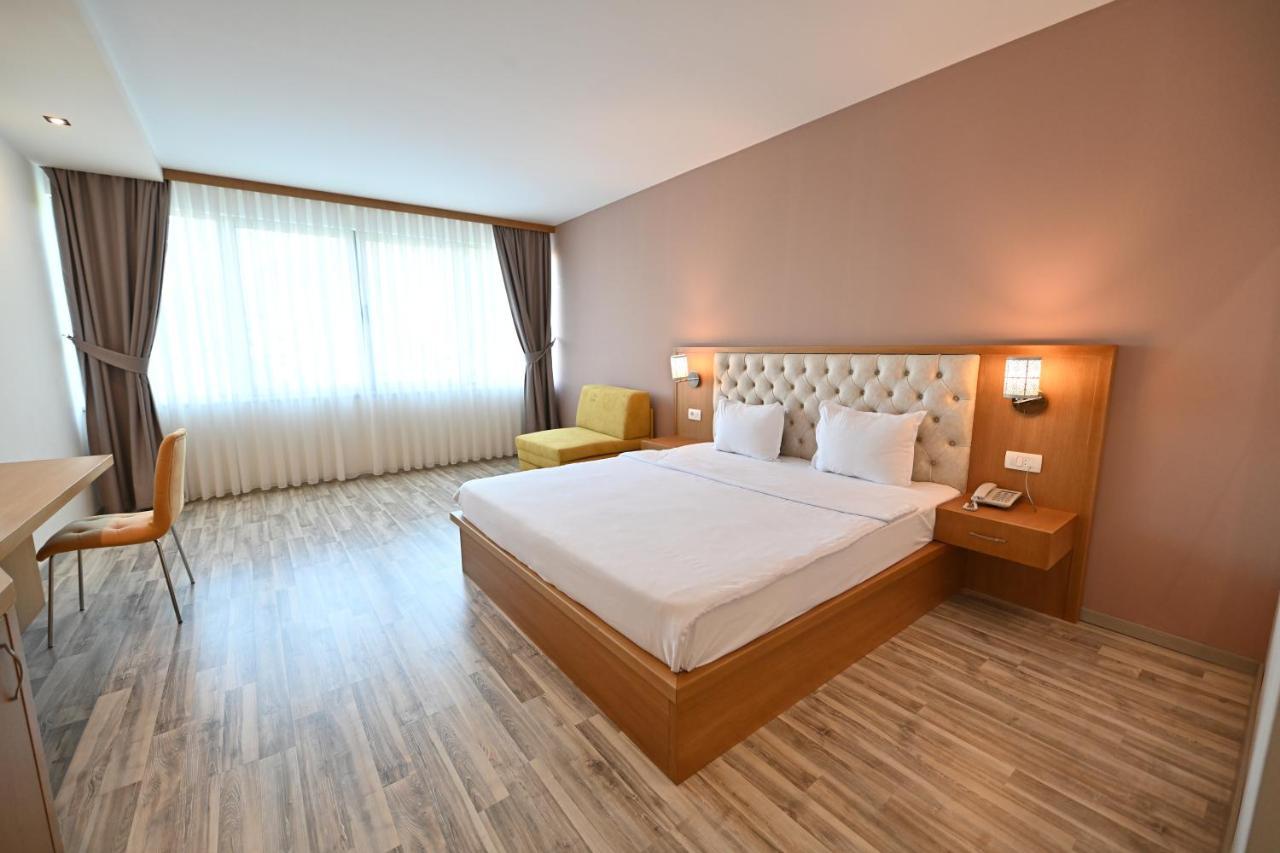 Hotel La Villa Gjakova Eksteriør bilde